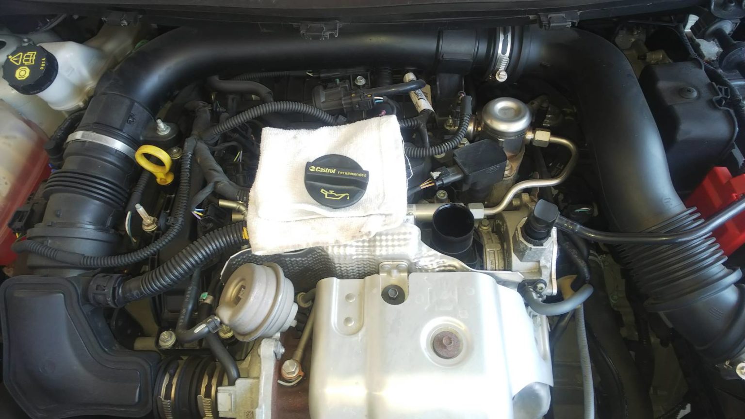 フォード フィエスタ エンジンオイル交換 ティー・ファクトリー